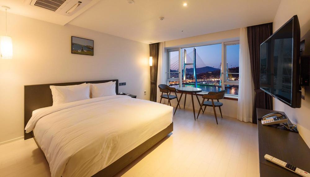 Yeosu Hotel Haven Bagian luar foto